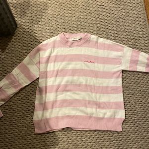 Women’s pink and white vineyard vines sweater.